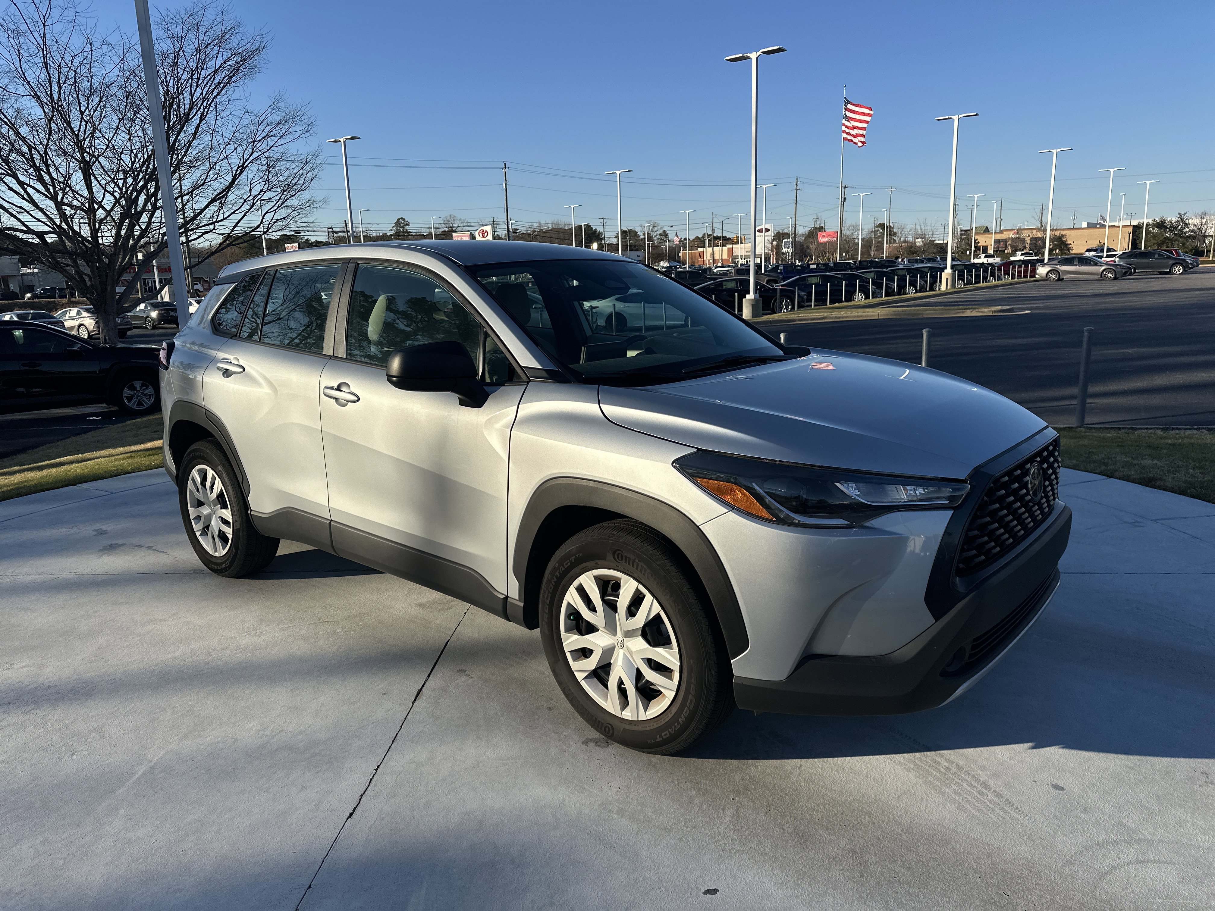 Used 2023 Toyota Corolla Cross L image 2