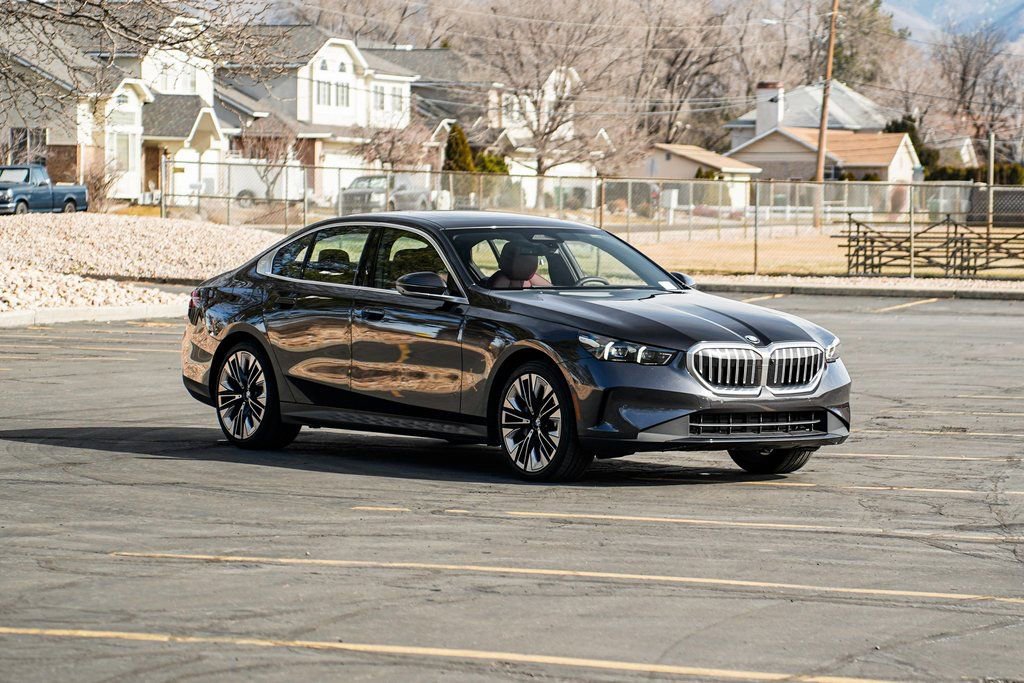 Certified 2025 BMW 530i xDrive w/ Premium Package image 3