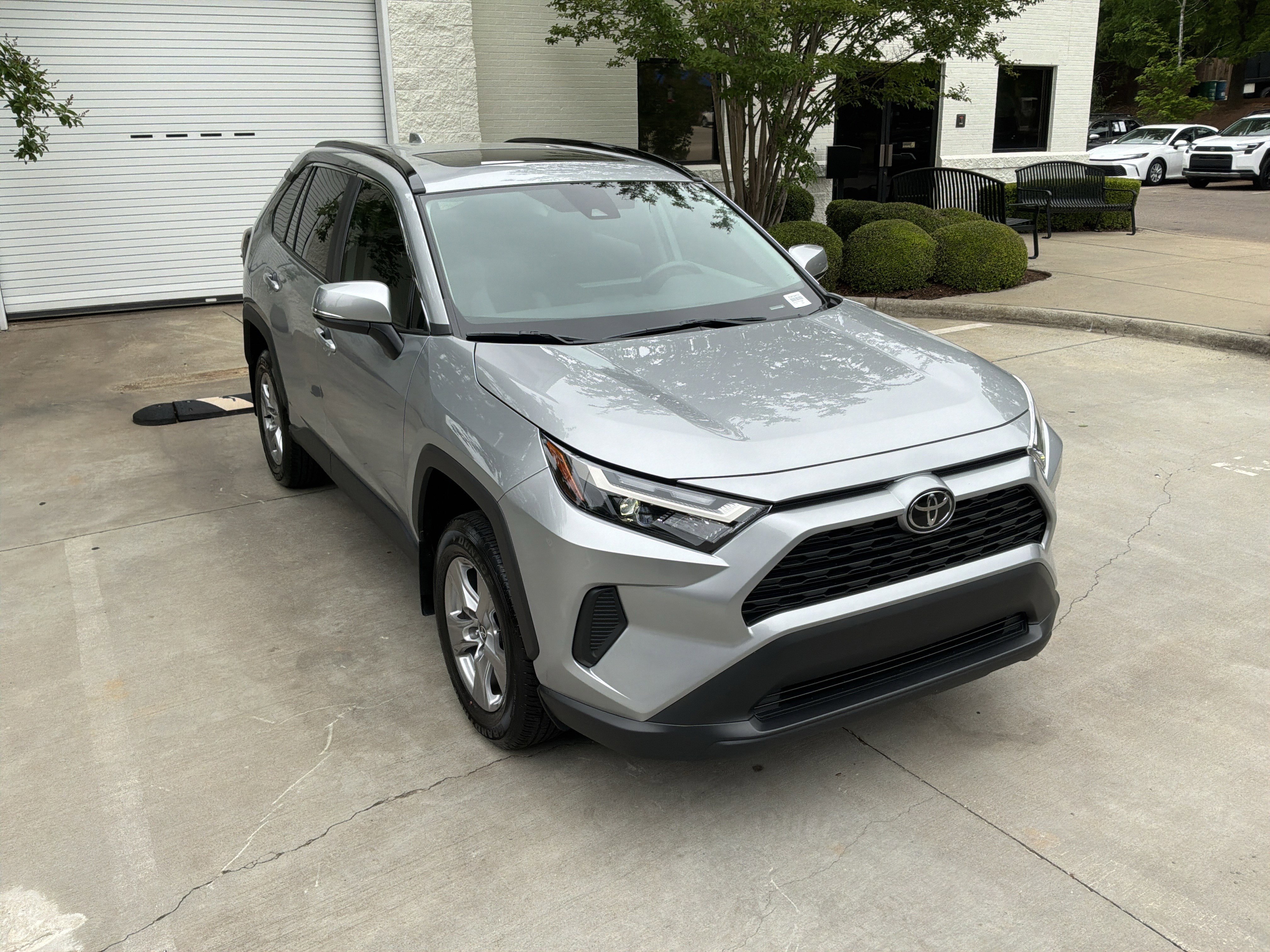 Used 2025 Toyota RAV4 XLE w/ Convenience Package FWD image 2