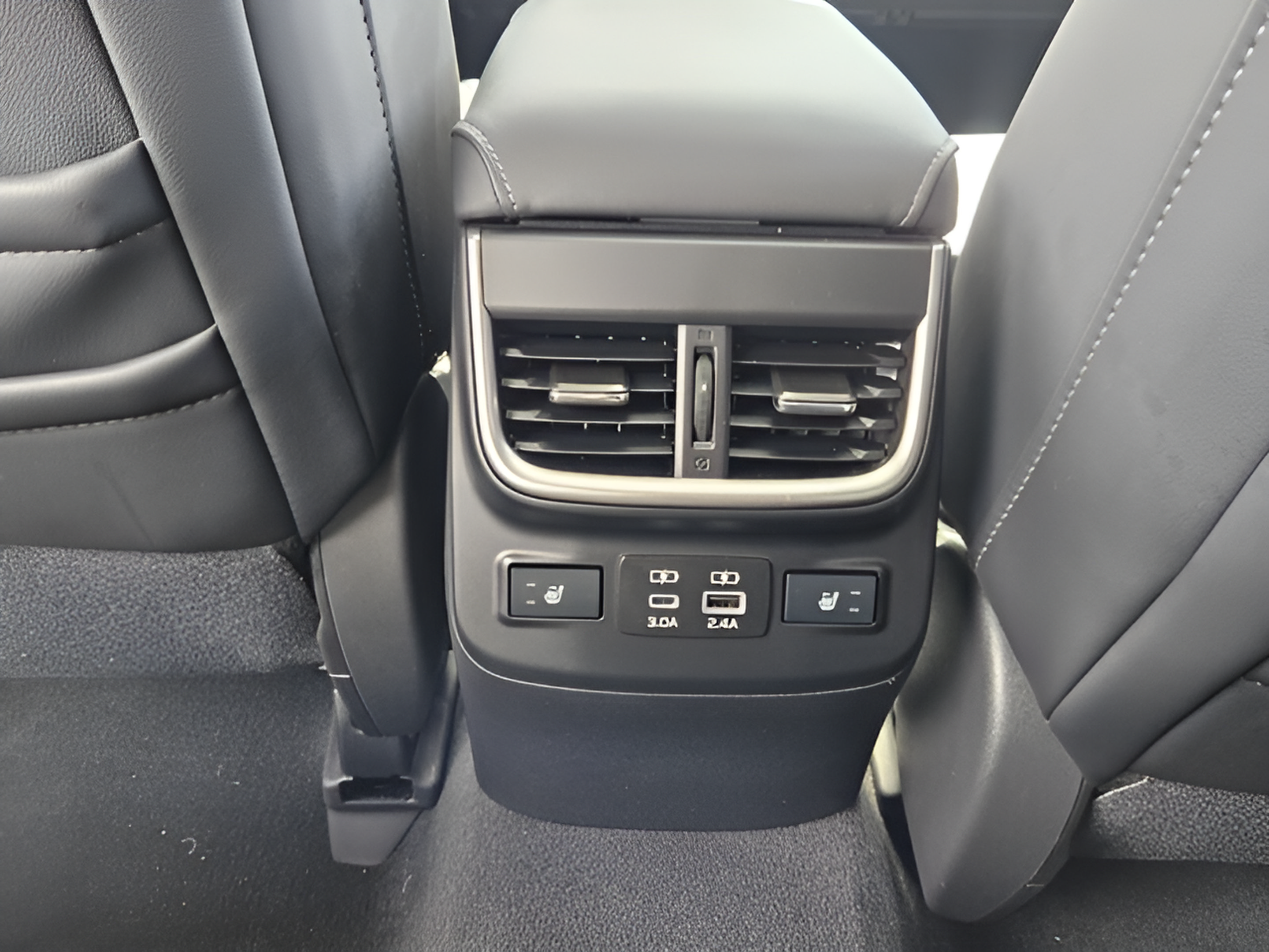 Used 2024 Subaru Outback Limited AWD/4WD image 10