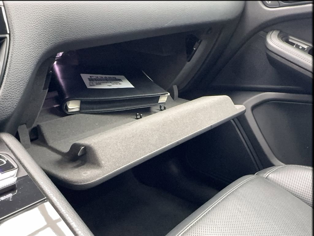 Used 2023 Porsche Macan w/ Sport Chrono Package image 45