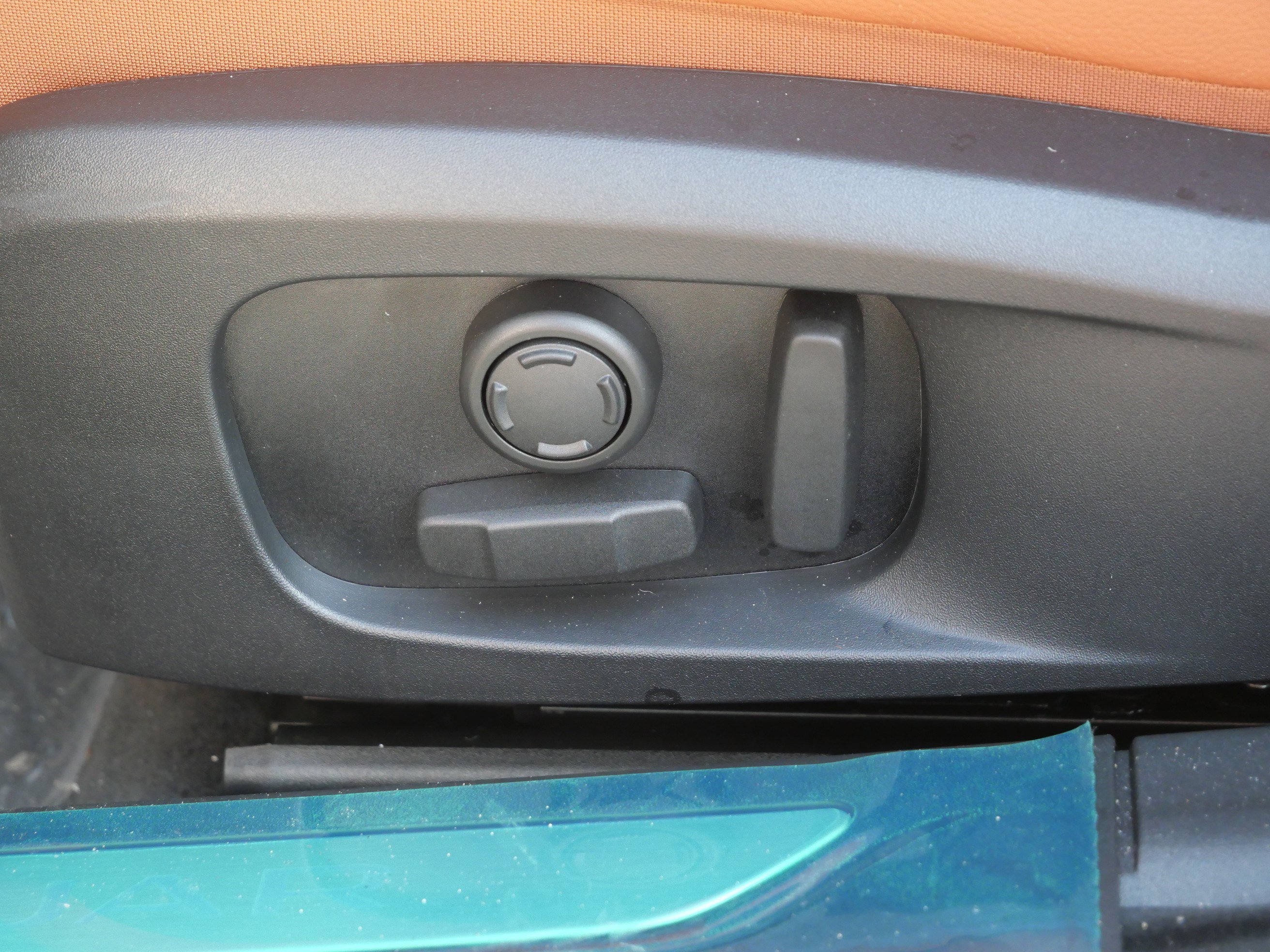 New 2024 Jaguar XF R-Dynamic SE image 4