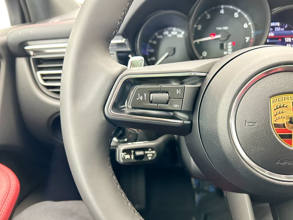 Used 2026 Porsche Macan AWD/4WD image 14