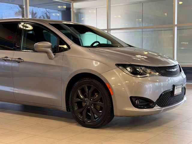Used 2019 Chrysler Pacifica Touring Plus w/ S Appearance Package FWD image 5