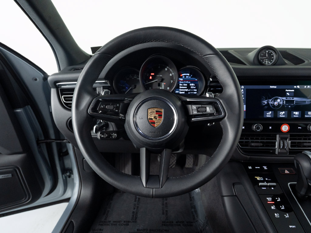 Certified 2026 Porsche Macan AWD/4WD image 18