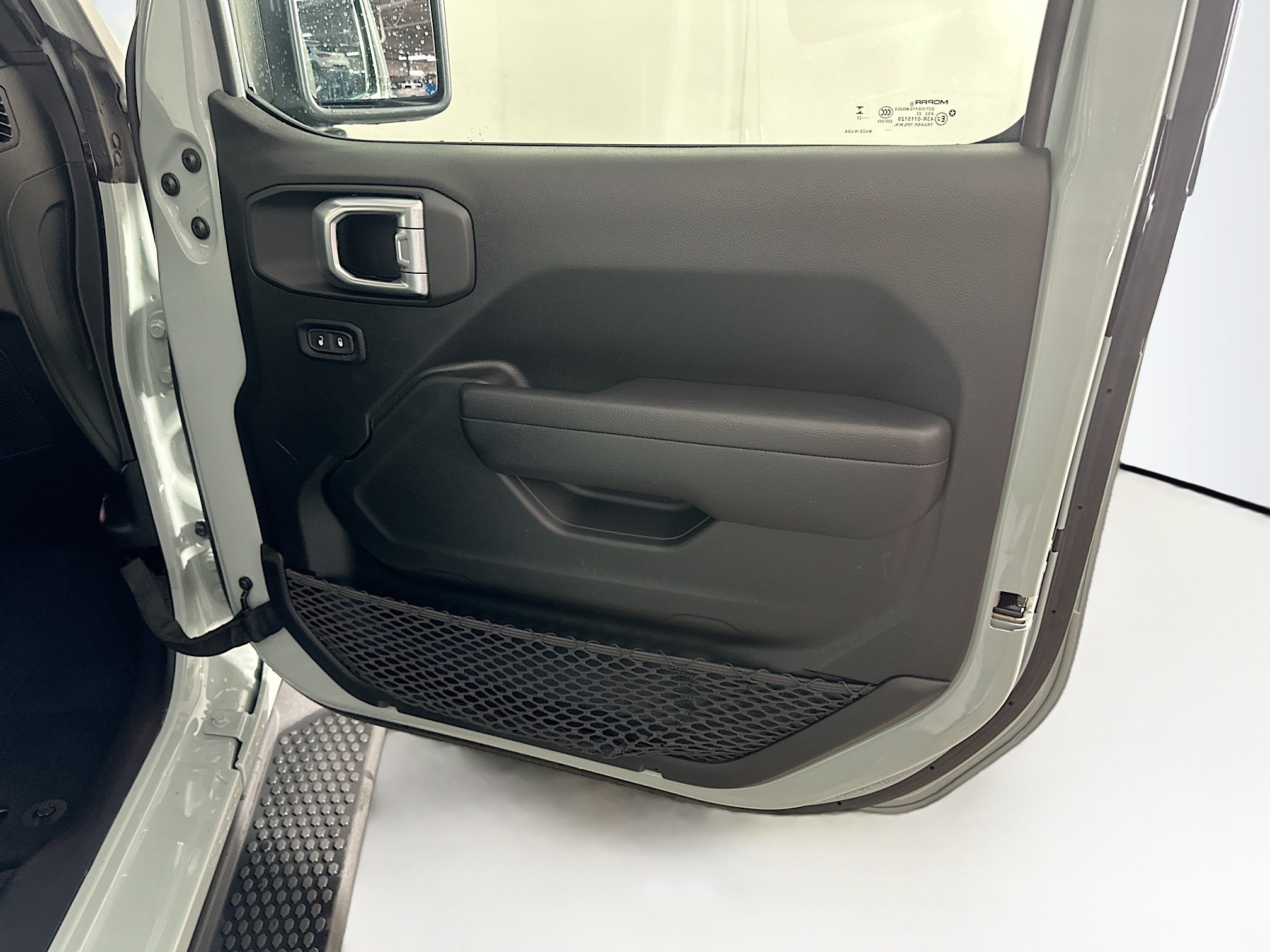 Used 2023 Jeep Wrangler Unlimited AWD/4WD image 30