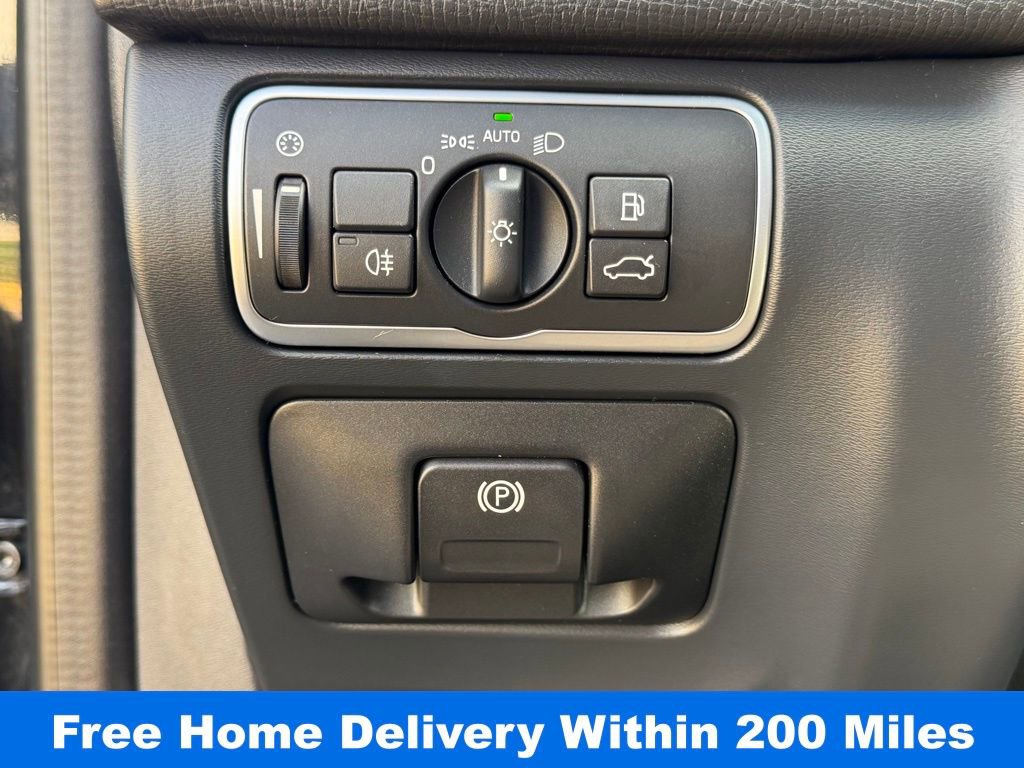 Used 2016 Volvo XC60 T6 Platinum w/ Climate Package image 27