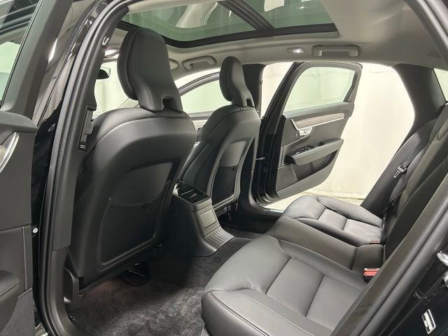 Used 2025 Volvo S90 T8 Plus image 12