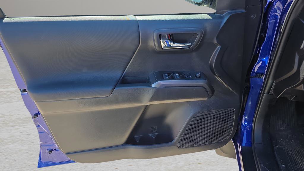 Used 2023 Toyota Tacoma TRD Sport image 9