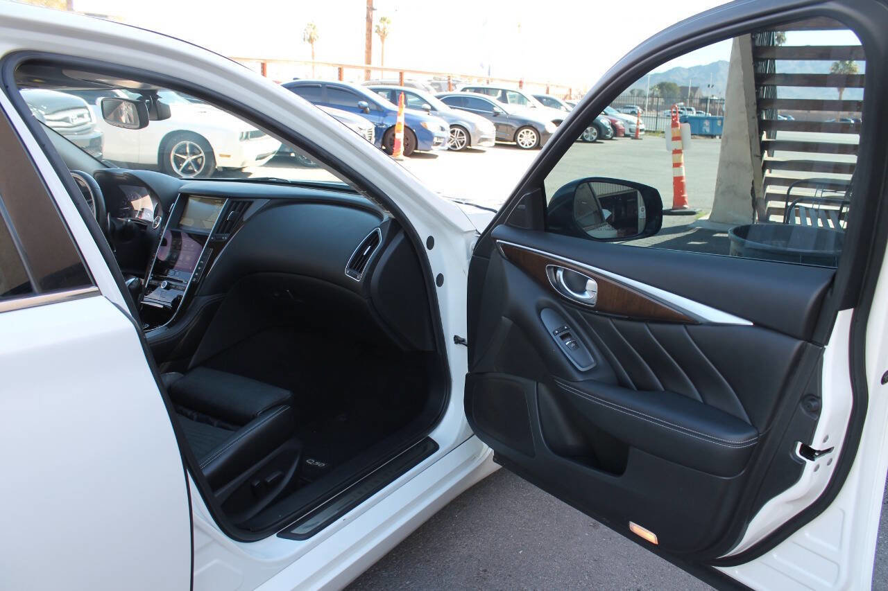 Used 2014 INFINITI Q50 Hybrid AWD w/ Deluxe Technology Package image 29