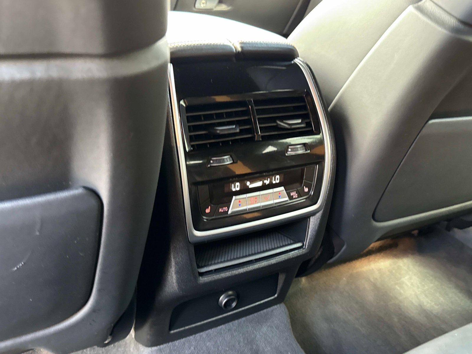 Used 2024 BMW X6 M Competition image 38