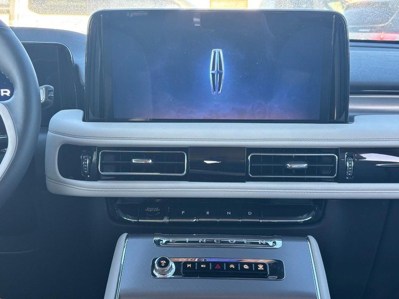 New 2026 Lincoln Aviator AWD w/ Jet Appearance Package image 16