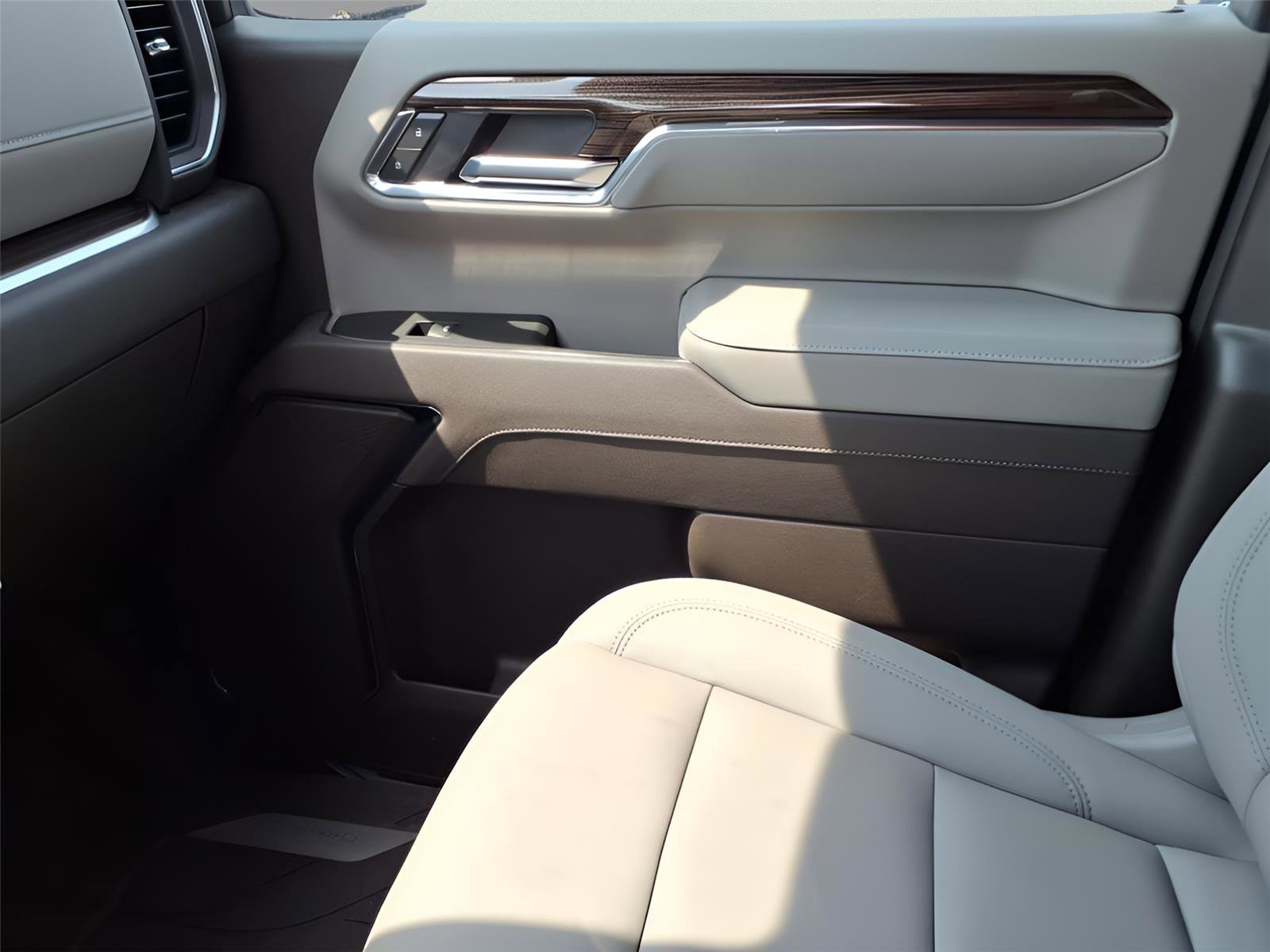 New 2025 Chevrolet Silverado 1500 LT w/ Leather Package image 23