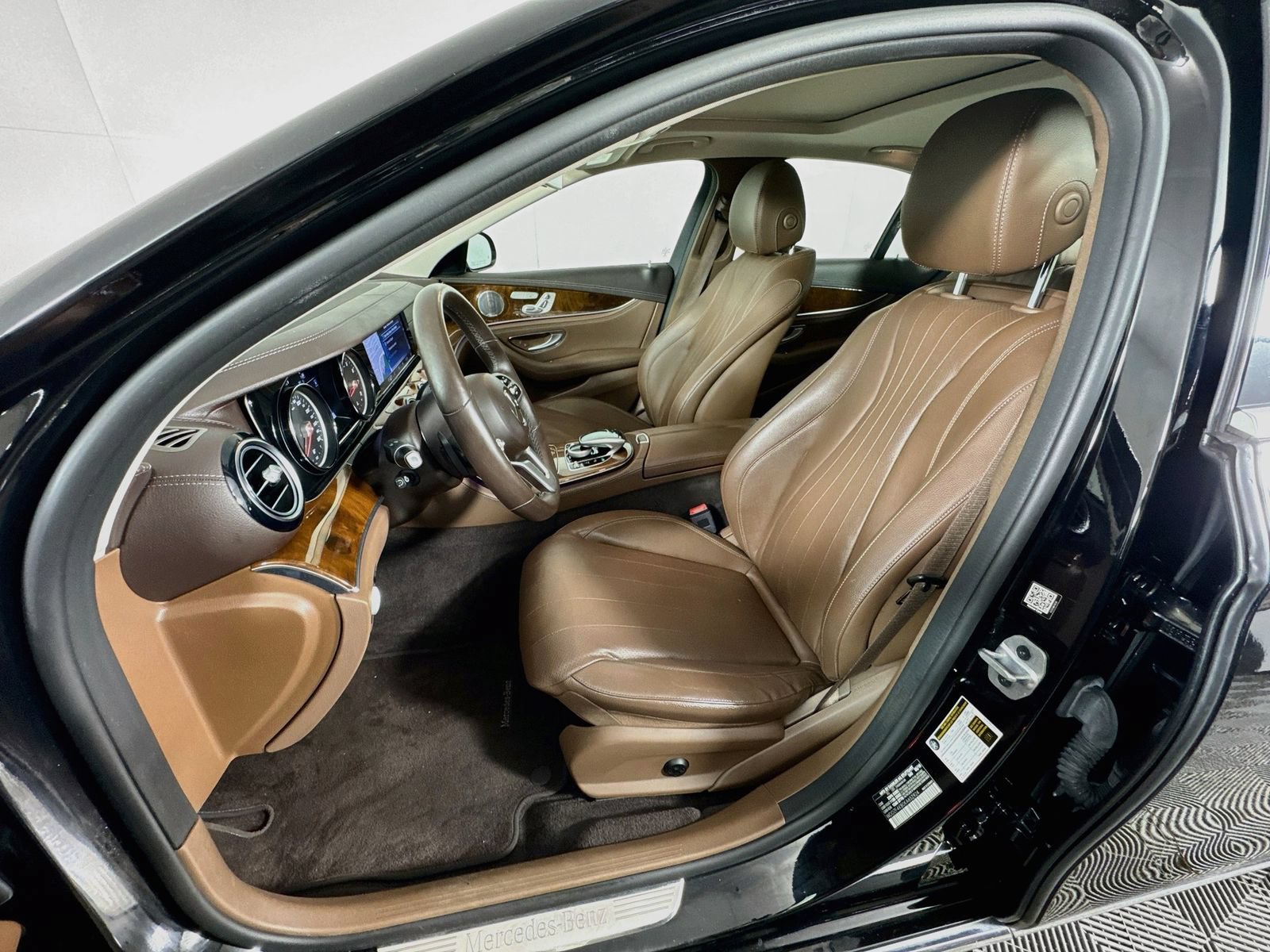 Used 2019 Mercedes-Benz E 300 4MATIC image 22