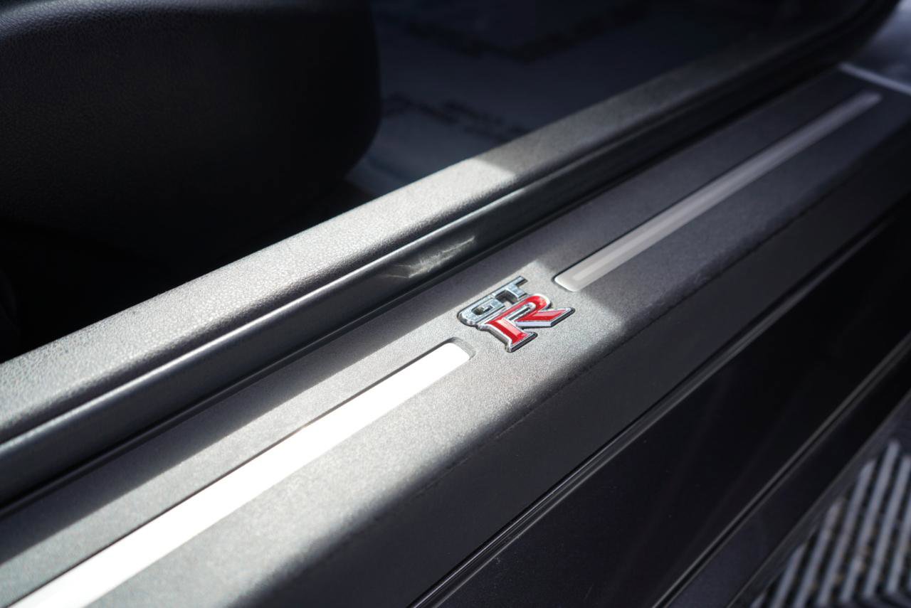 Used 2010 Nissan GT-R Premium image 57