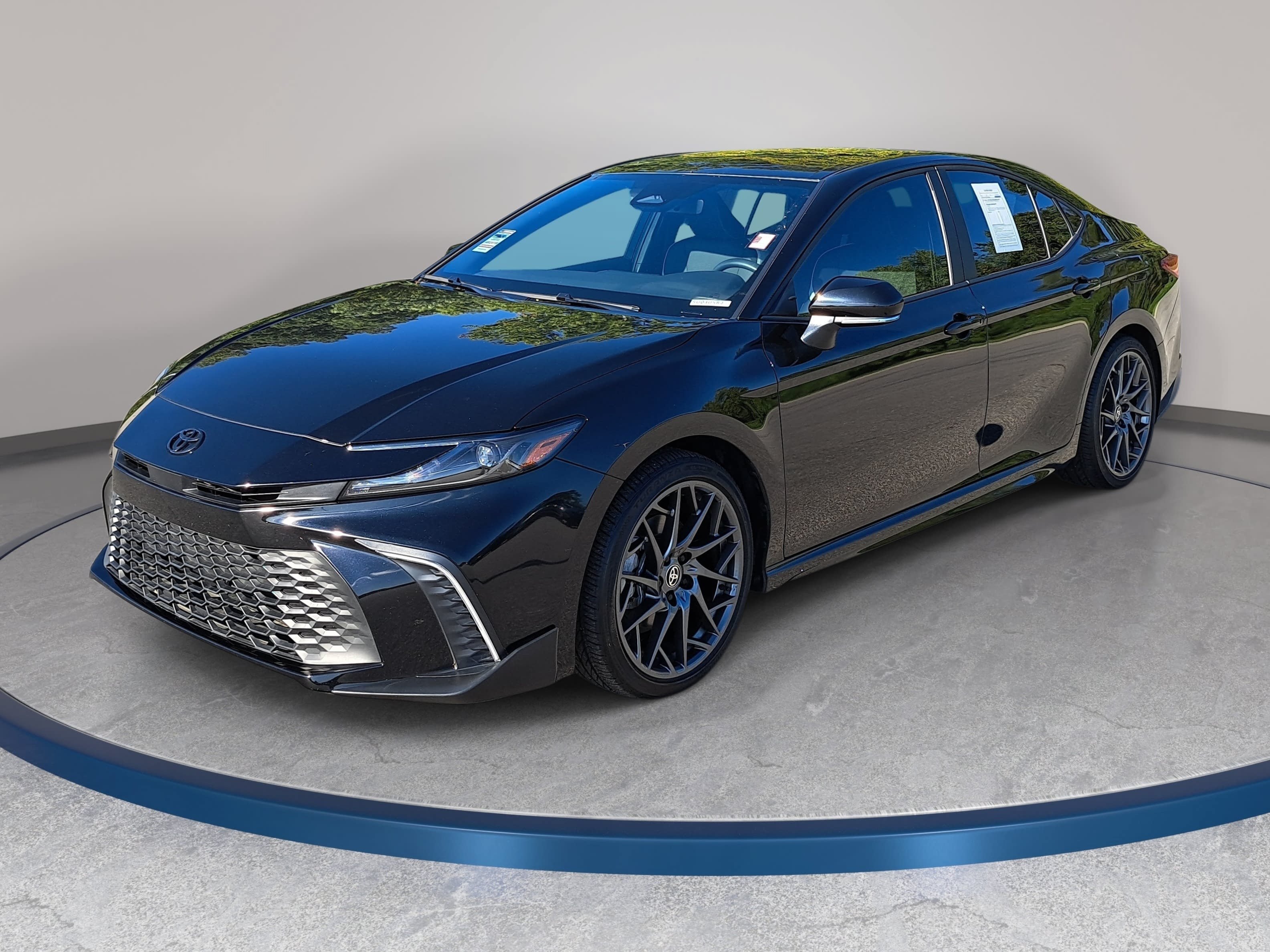 Used 2025 Toyota Camry SE w/ Convenience Package FWD image 1