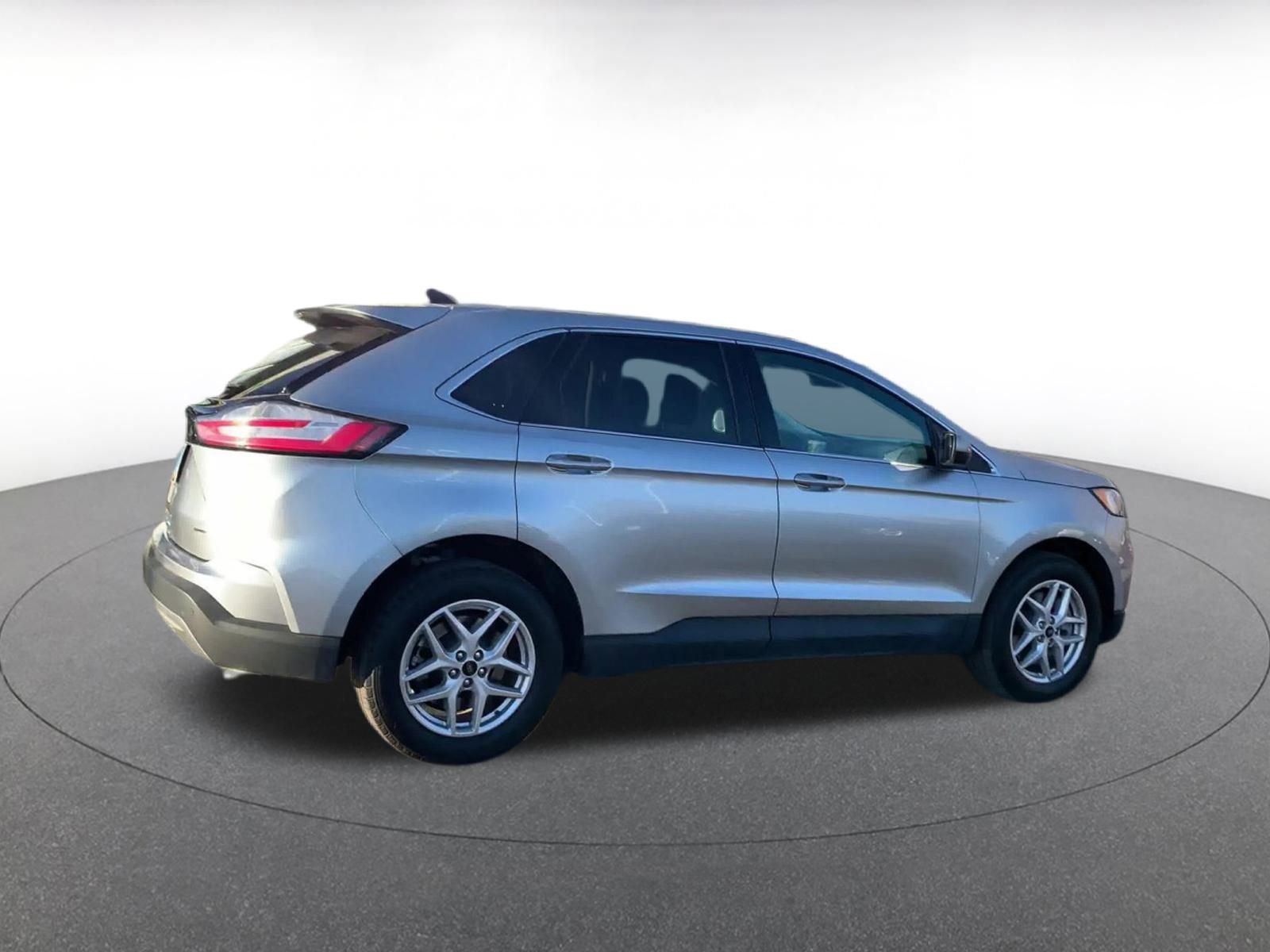 Used 2024 Ford Edge SEL image 15