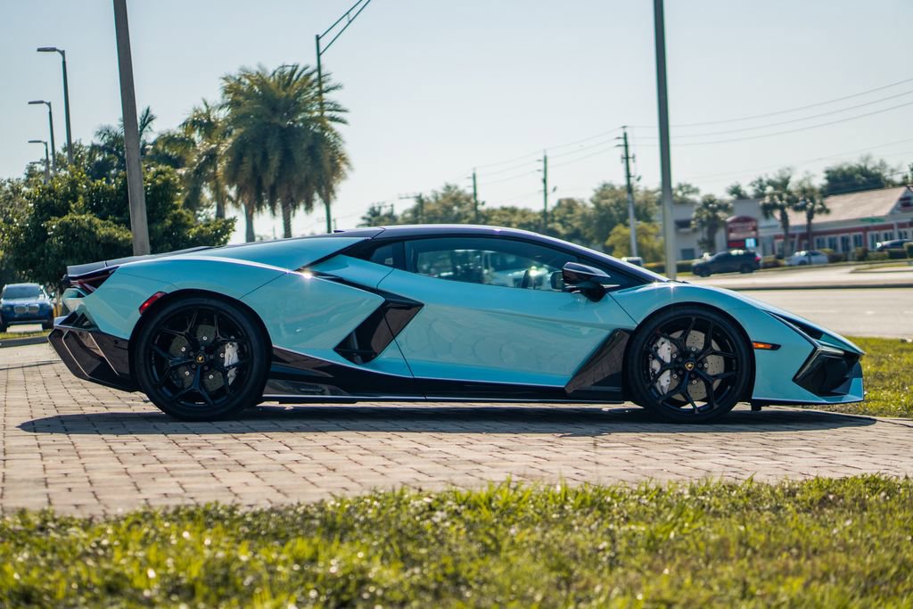 Used 2025 Lamborghini Revuelto image 7