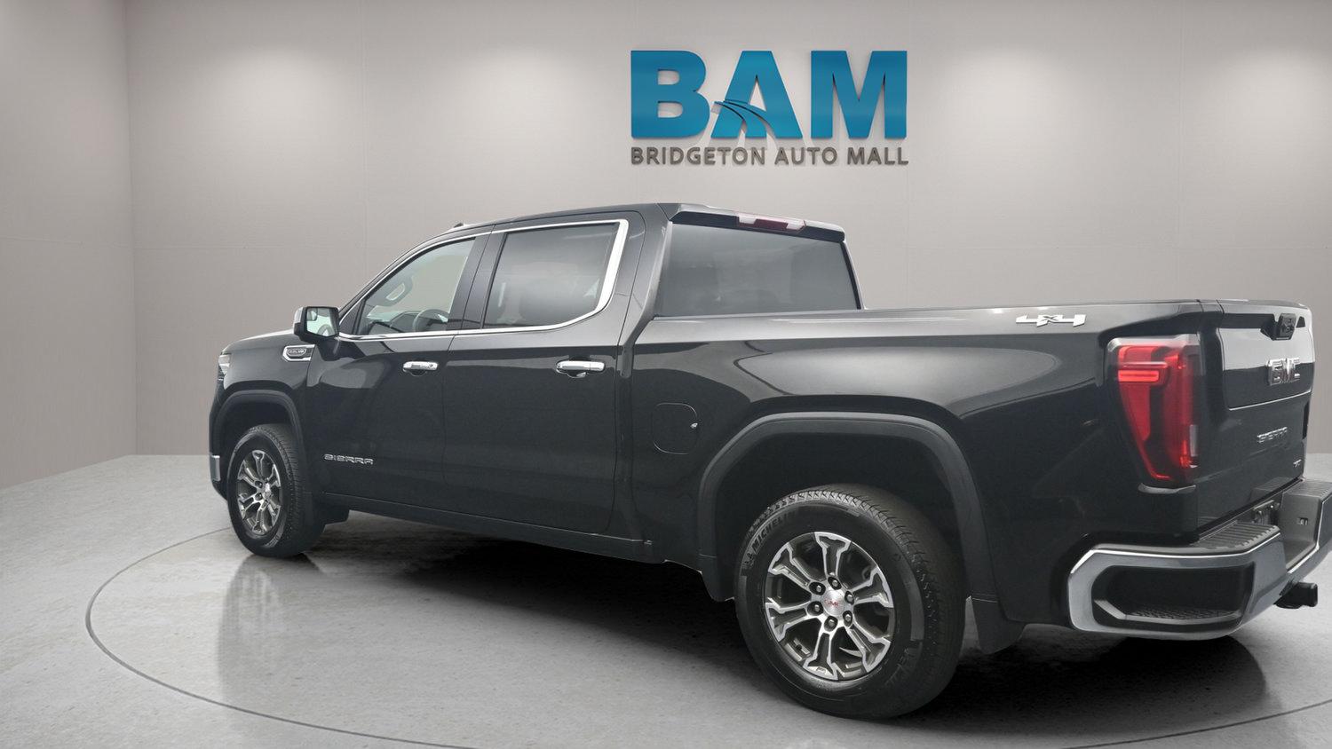 Used 2026 GMC Sierra 1500 SLT AWD/4WD image 3