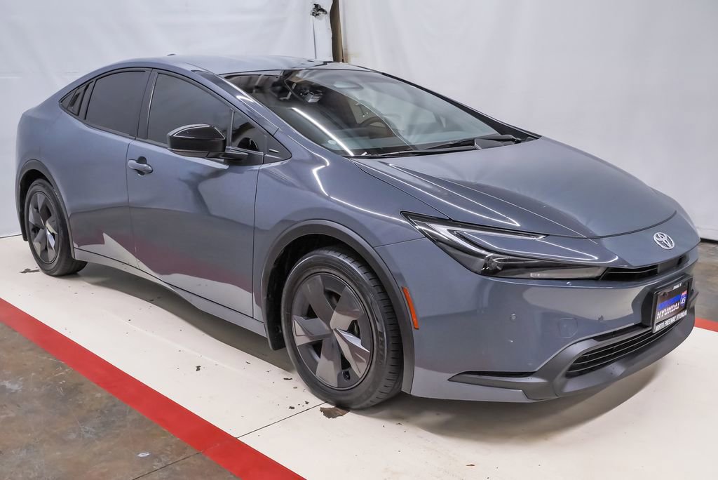 Used 2024 Toyota Prius LE FWD image 5