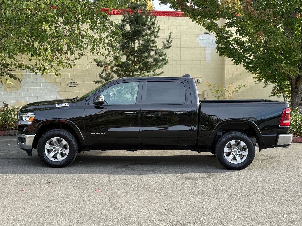 Used 2022 RAM 1500 Laramie AWD/4WD image 3