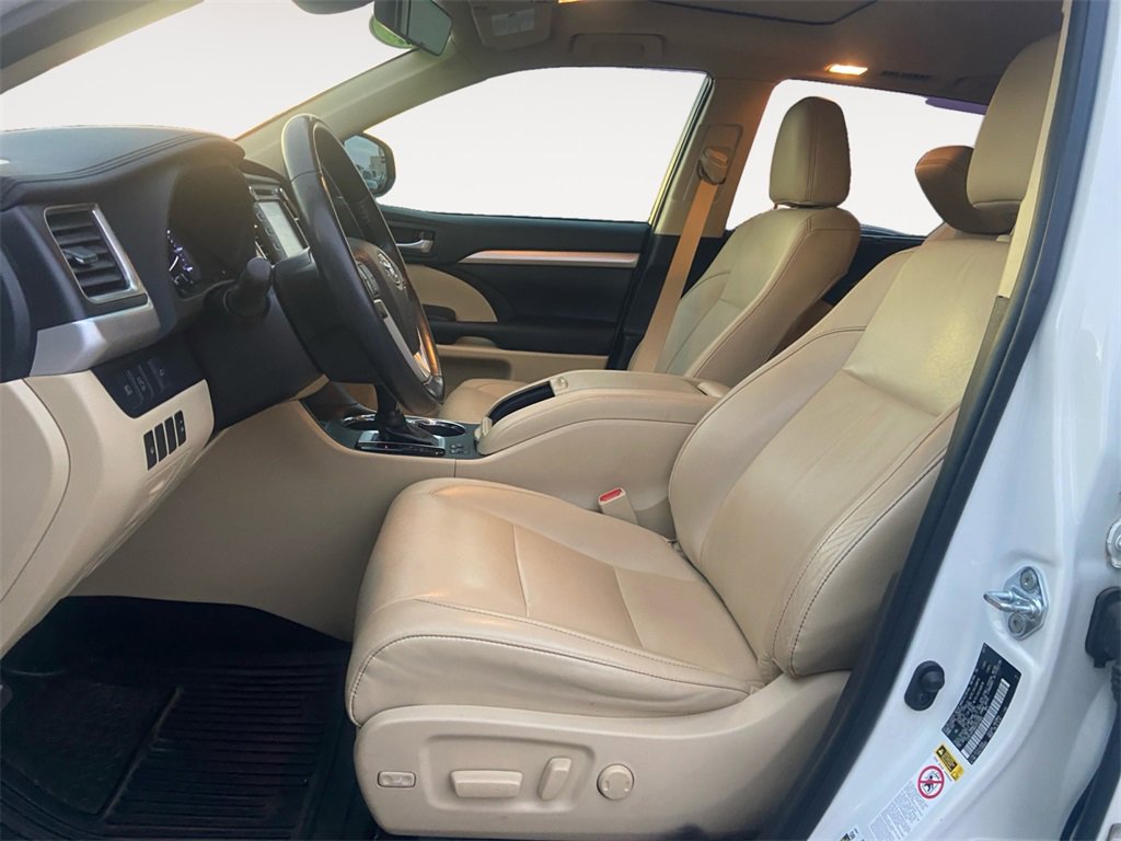 Used 2019 Toyota Highlander XLE image 9