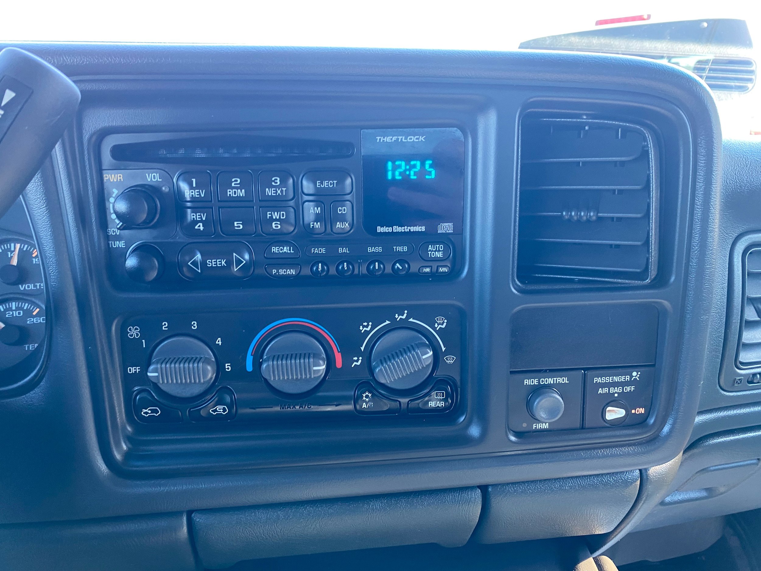 Used 2002 Chevrolet Silverado 1500 LT w/ Off-Road Pkg AWD/4WD image 13