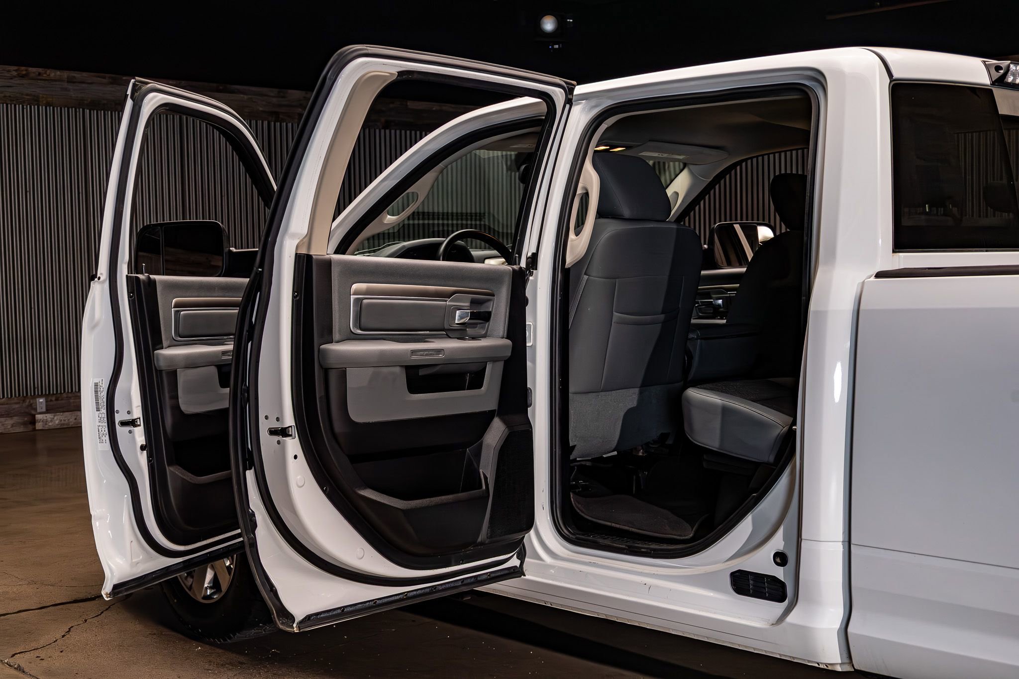 Used 2014 RAM 2500 SLT w/ Luxury Group RWD image 26