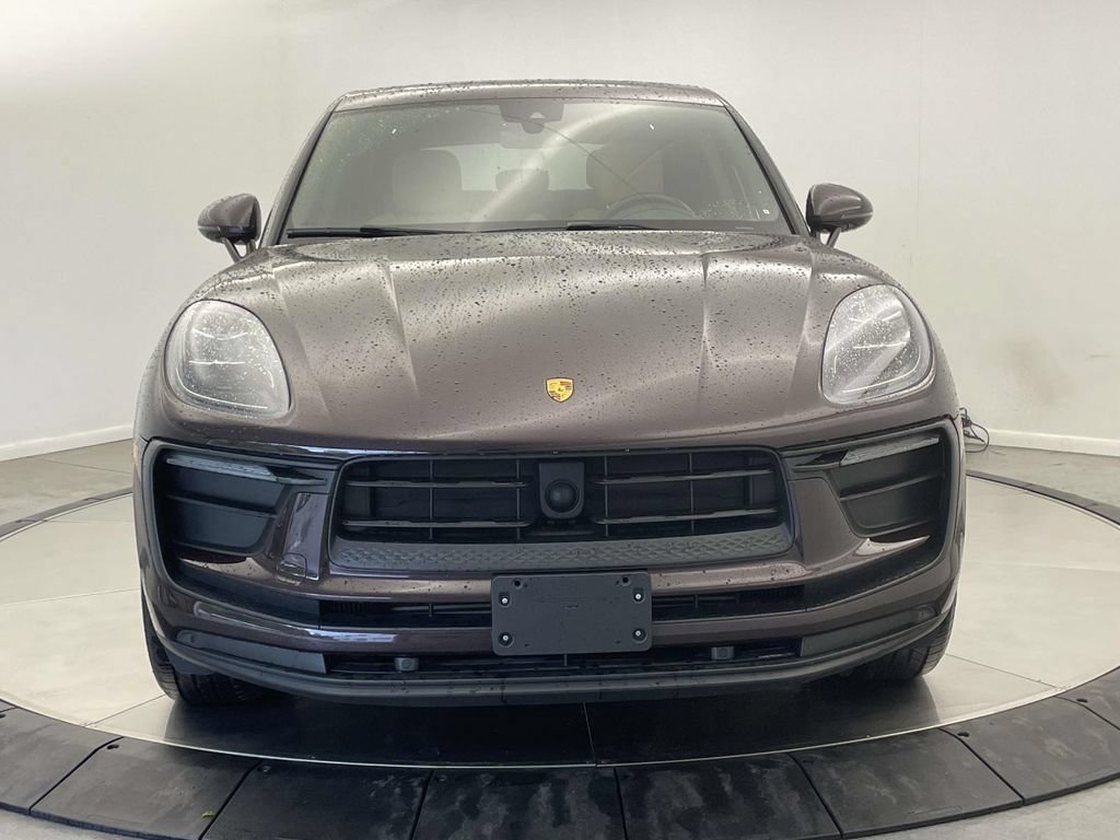 Certified 2023 Porsche Macan AWD/4WD image 10
