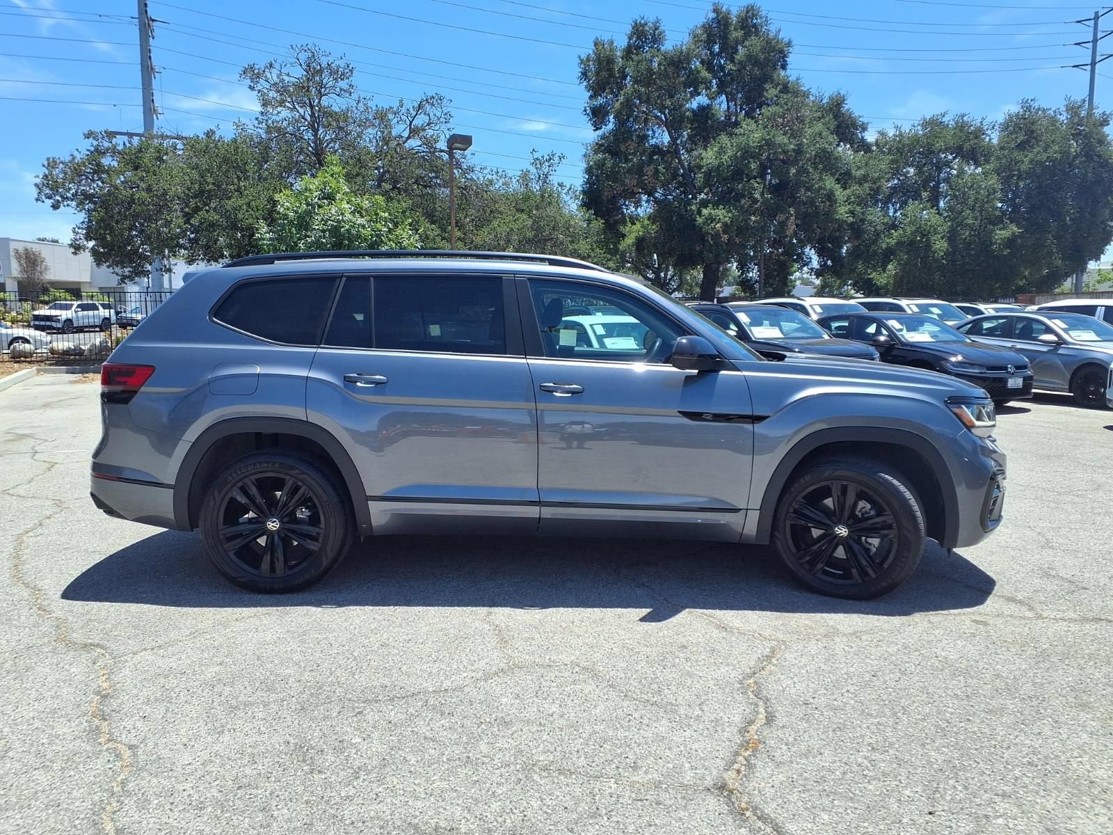 Certified 2023 Volkswagen Atlas SEL R-Line AWD/4WD image 4