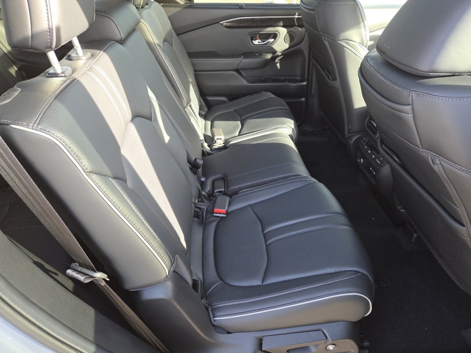 Used 2025 Honda Pilot Elite image 26