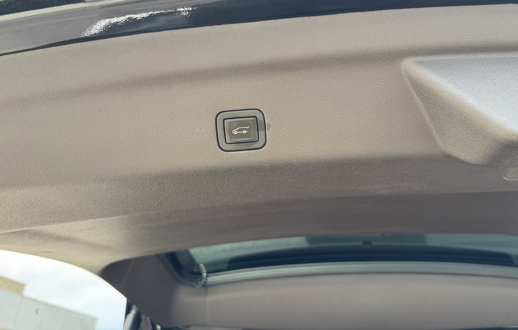 Used 2024 Cadillac Escalade Premium Luxury w/ LPO, Floor Liner Package AWD/4WD image 11