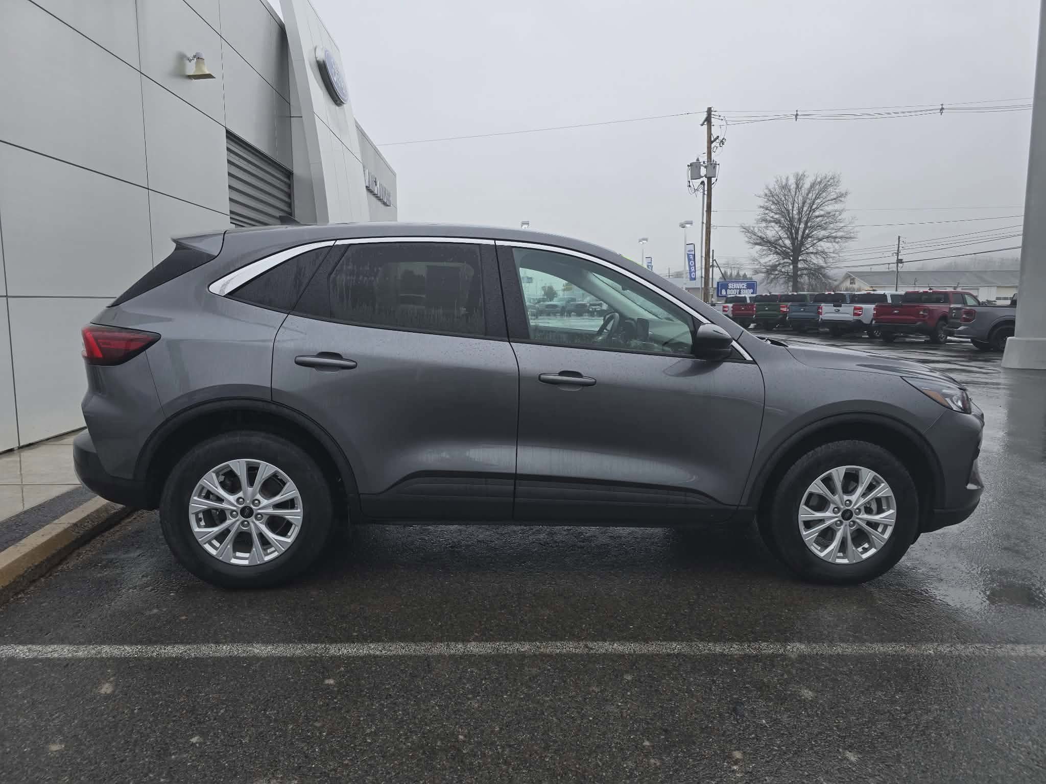 Used 2024 Ford Escape Active image 2