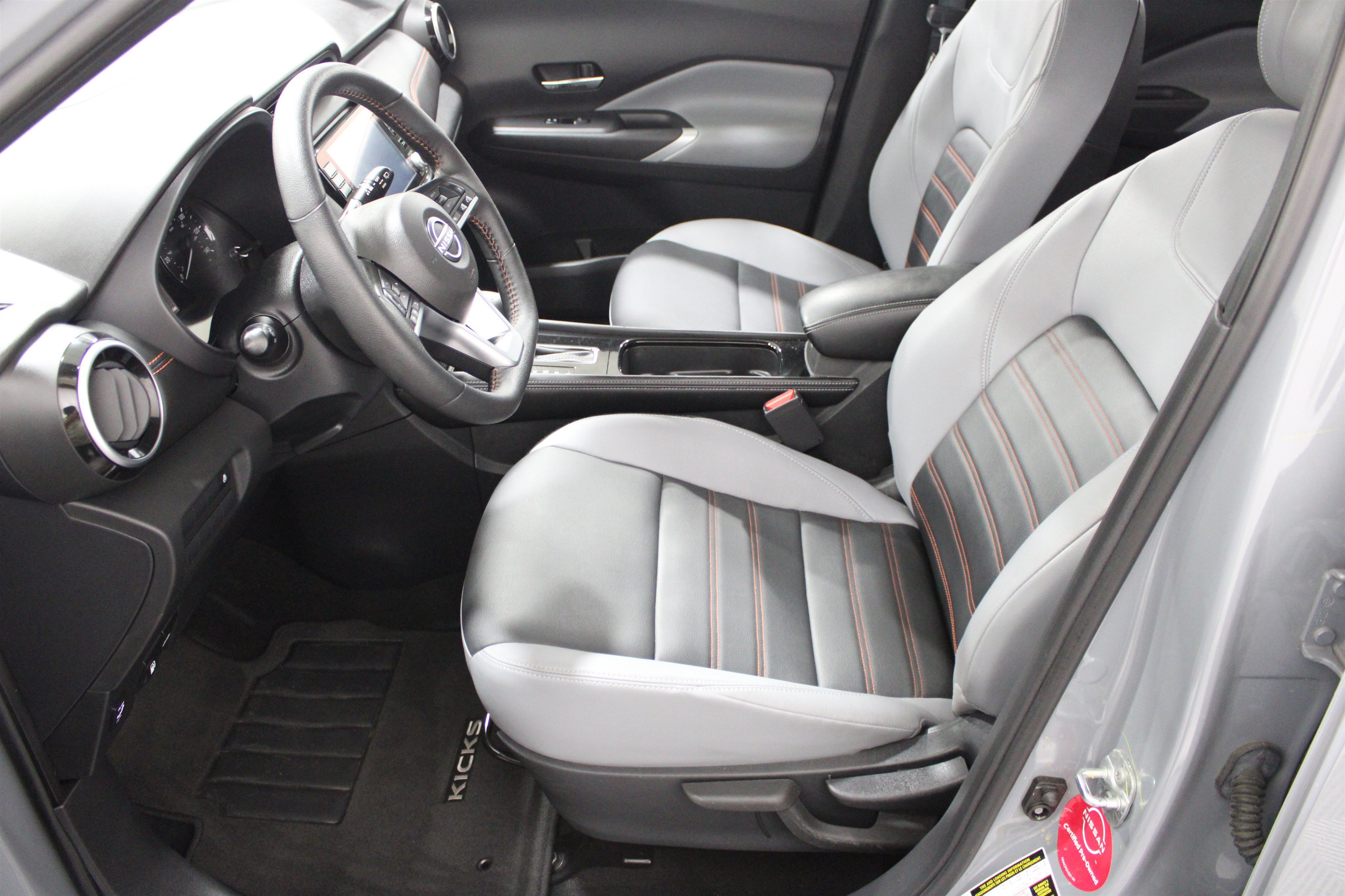 Used 2023 Nissan Kicks SR w/ SR Premium Package FWD image 5