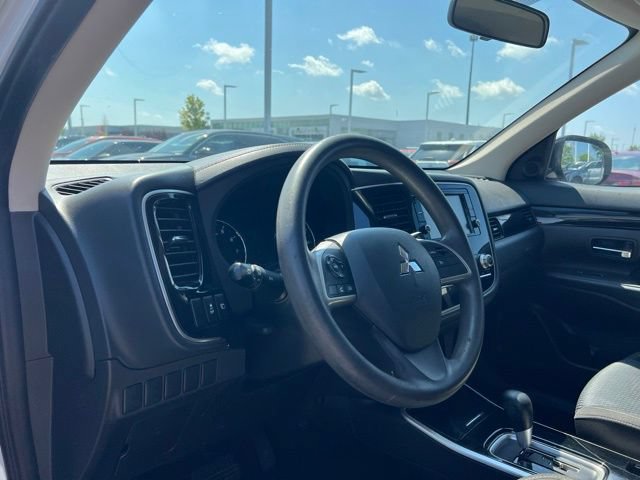 Used 2020 Mitsubishi Outlander ES FWD image 9