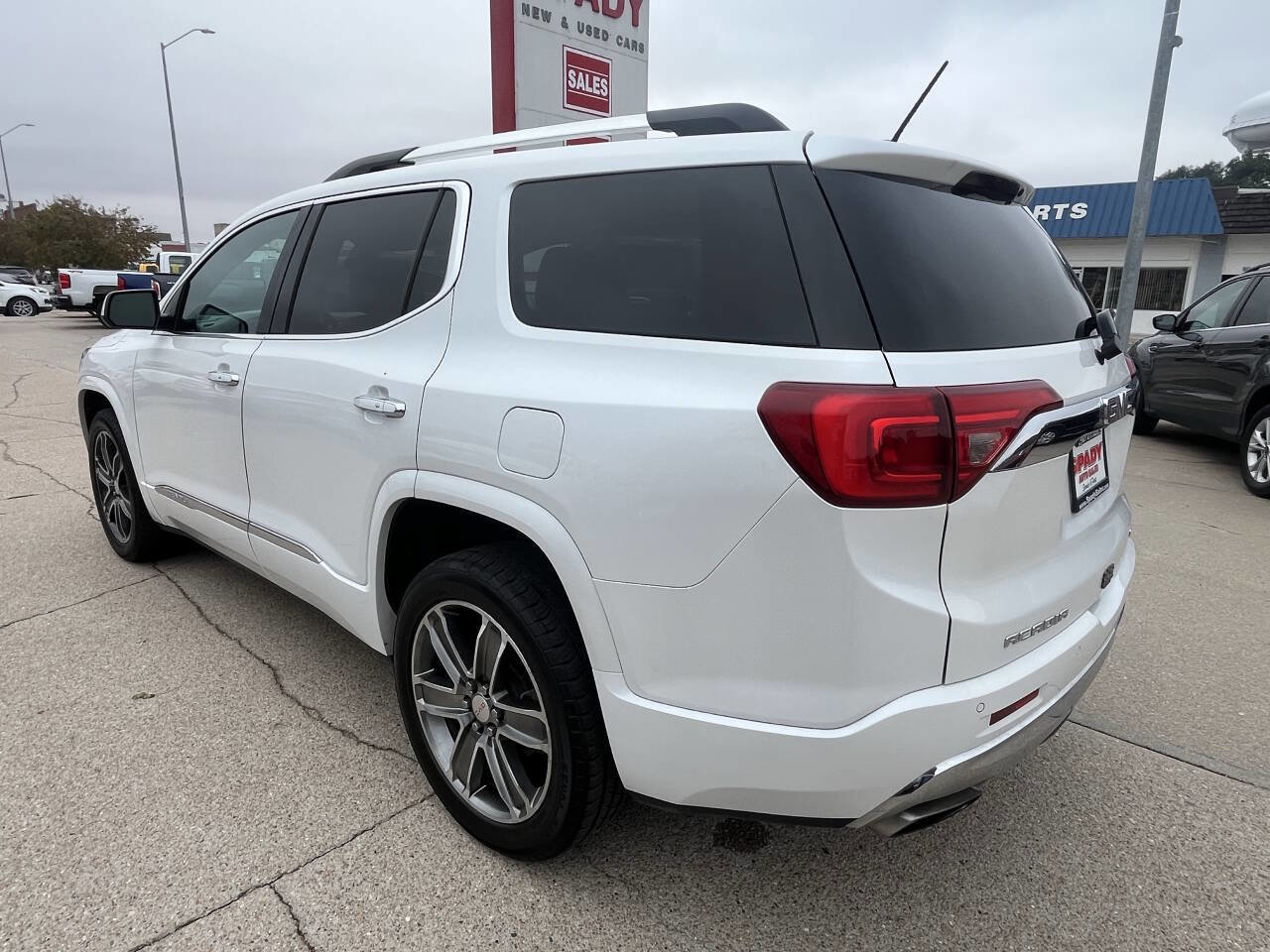 Used 2018 GMC Acadia Denali w/ LPO, Cargo Package image 10