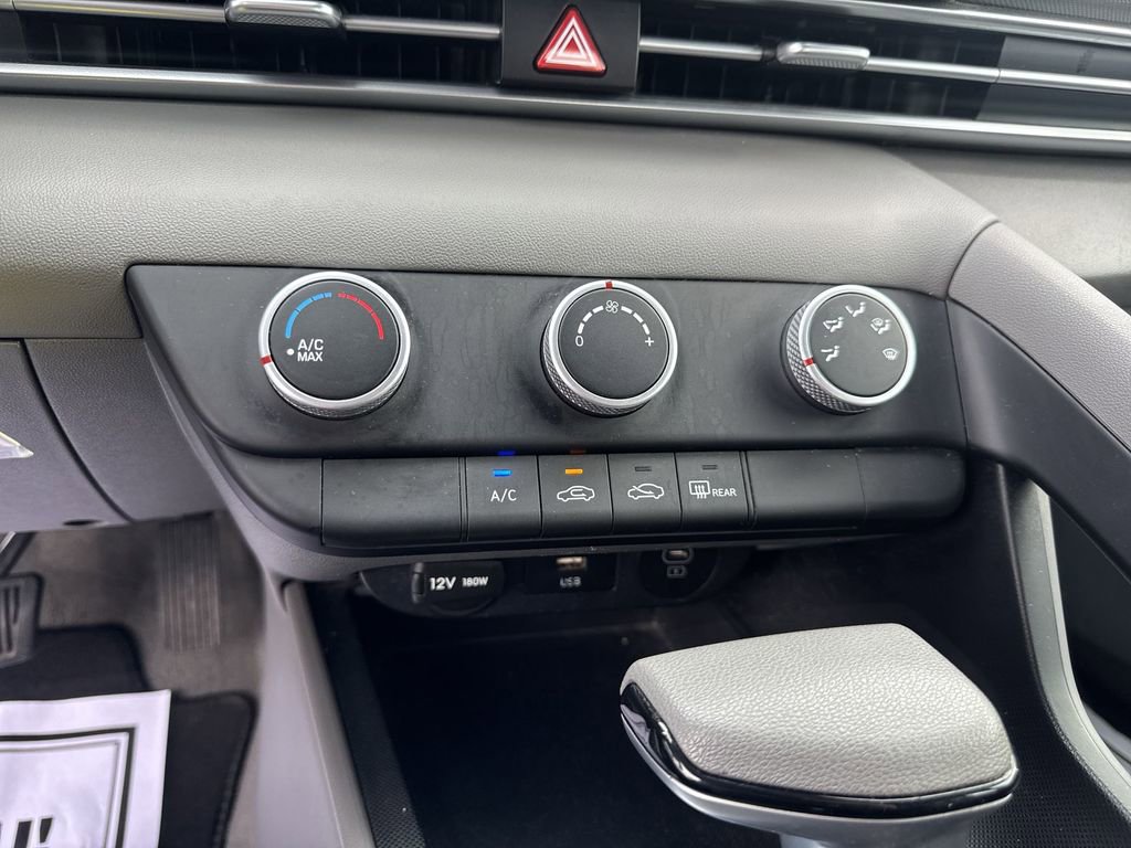Used 2024 Hyundai Elantra SE image 19