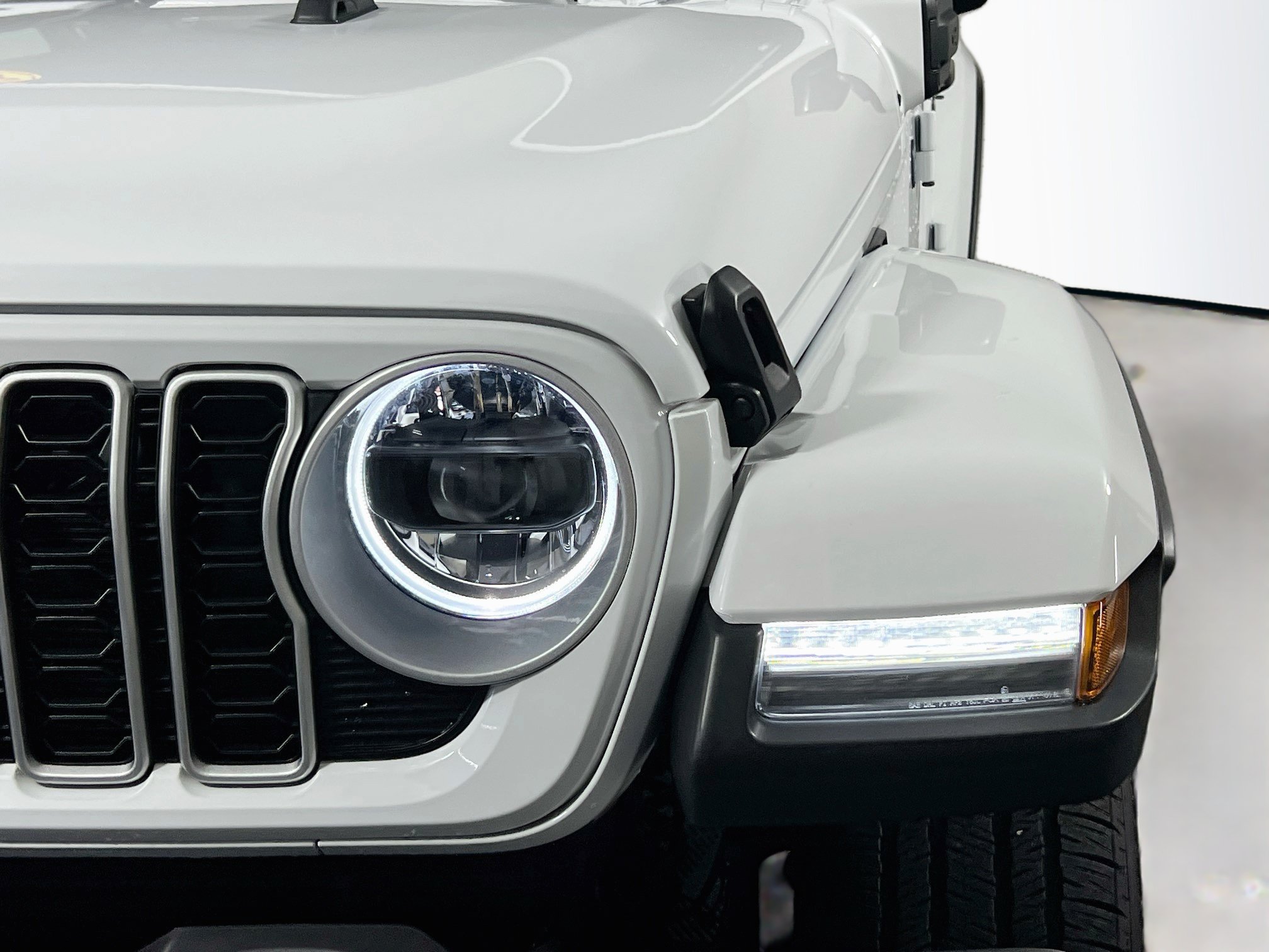 Used 2025 Jeep Wrangler Unlimited Sahara AWD/4WD image 11