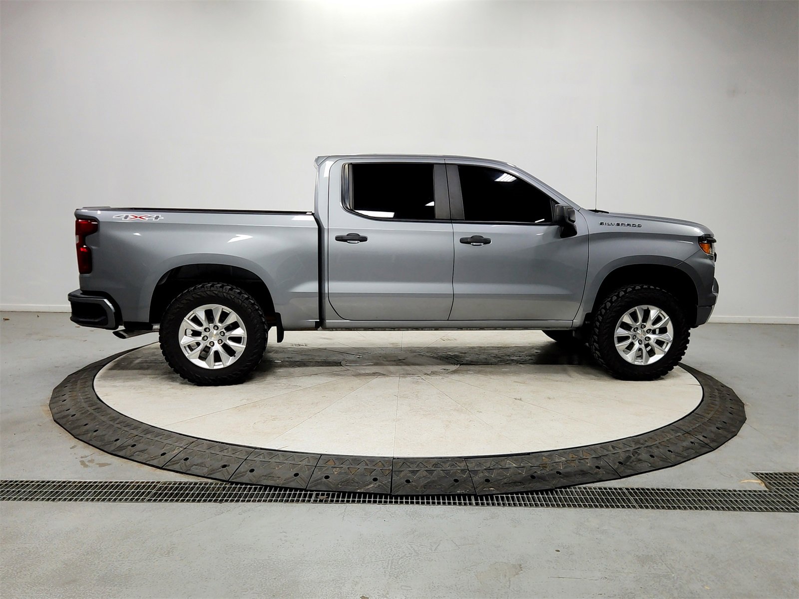 Used 2024 Chevrolet Silverado 1500 Custom image 8
