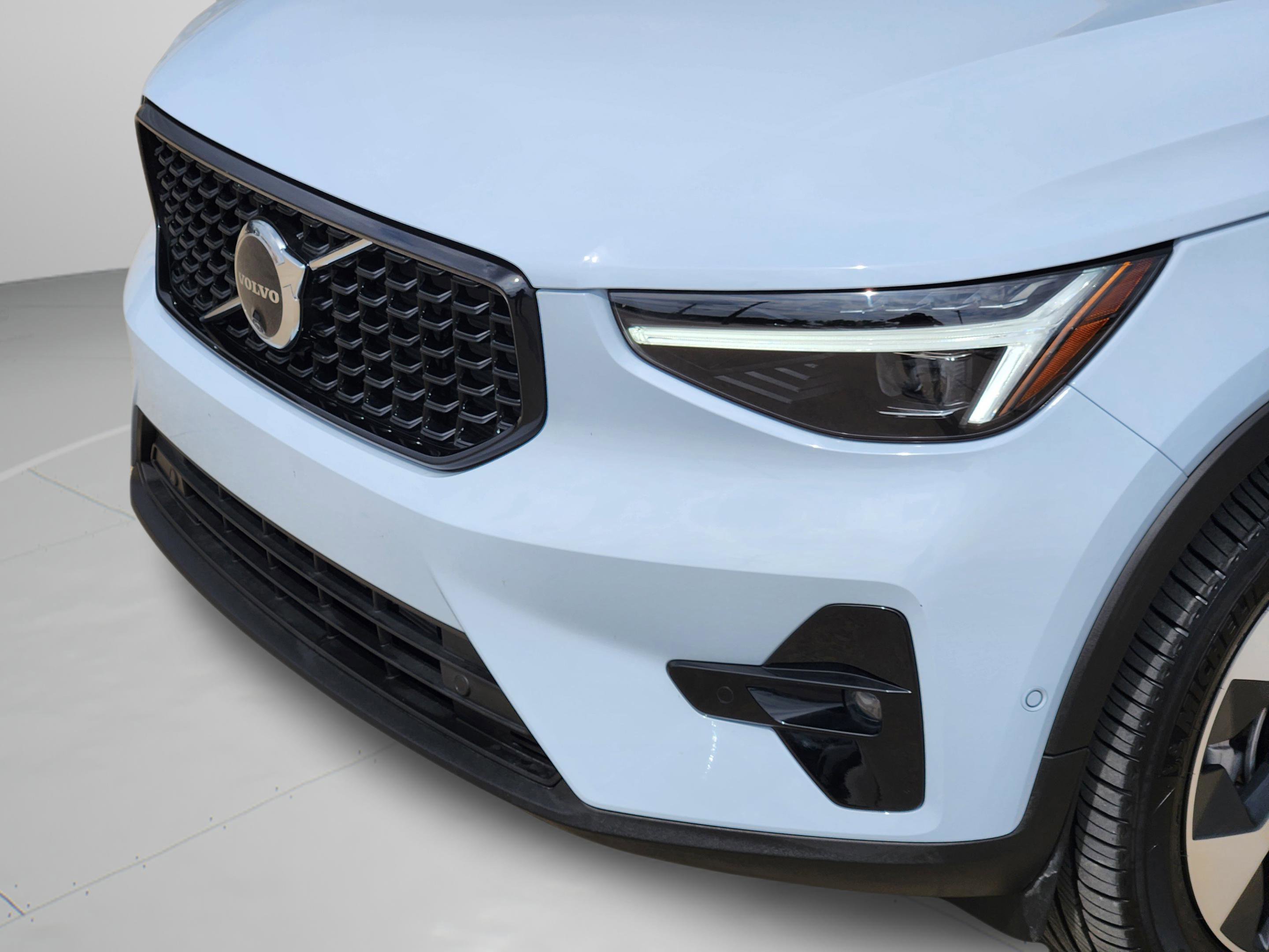 Used 2026 Volvo XC40 B5 Plus w/ Protection Package Premier AWD/4WD image 35