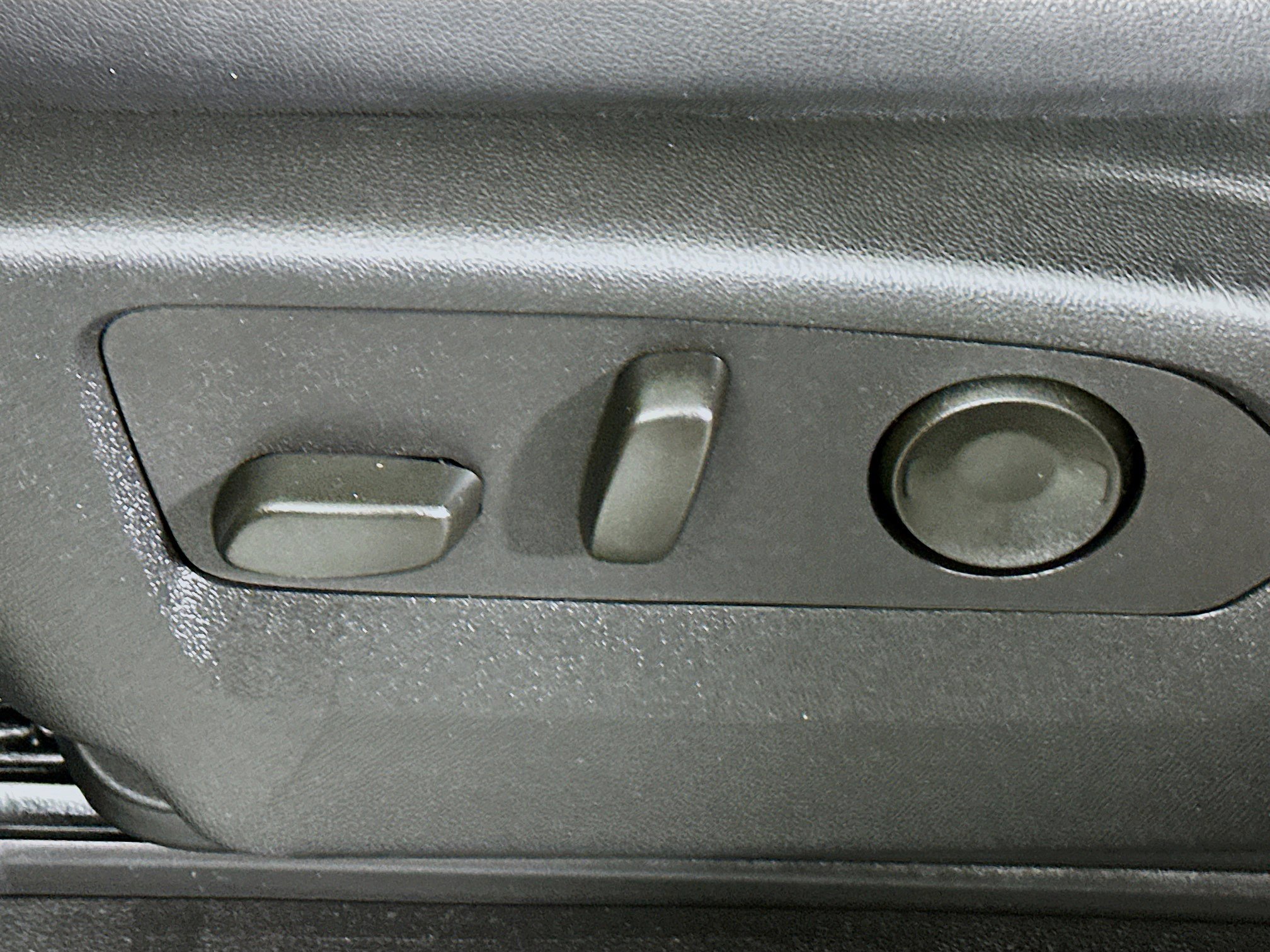 Used 2025 Chevrolet Suburban Z71 image 13