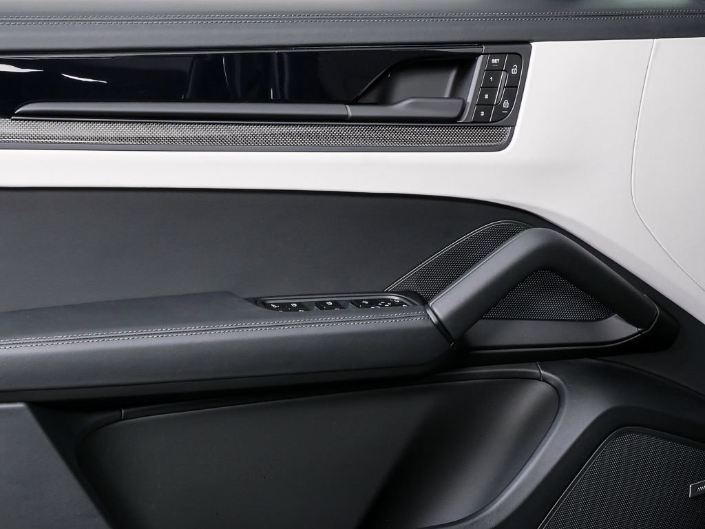 New 2026 Porsche Cayenne GTS image 6