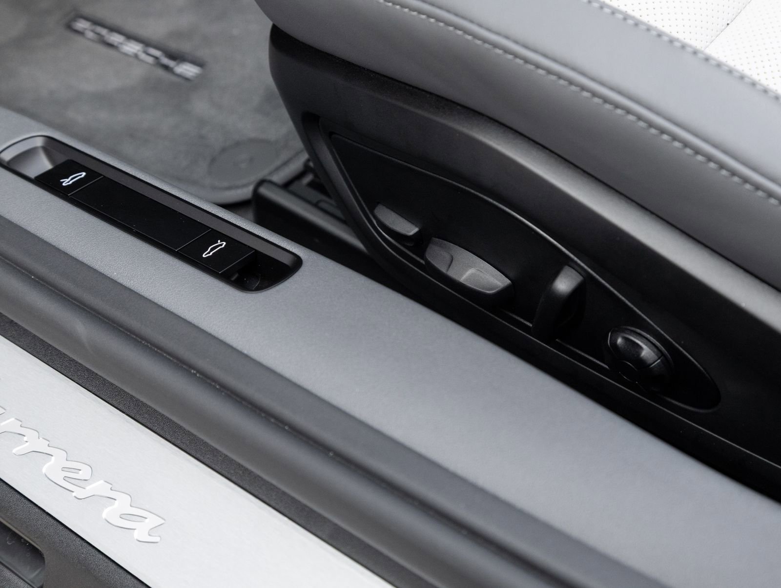 Certified 2026 Porsche 911 Carrera image 24