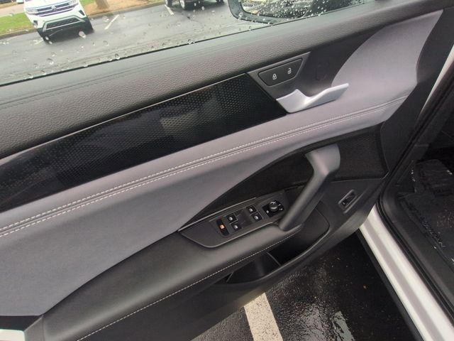 Certified 2025 Volkswagen Tiguan SE w/ Panoramic Sunroof Package image 14