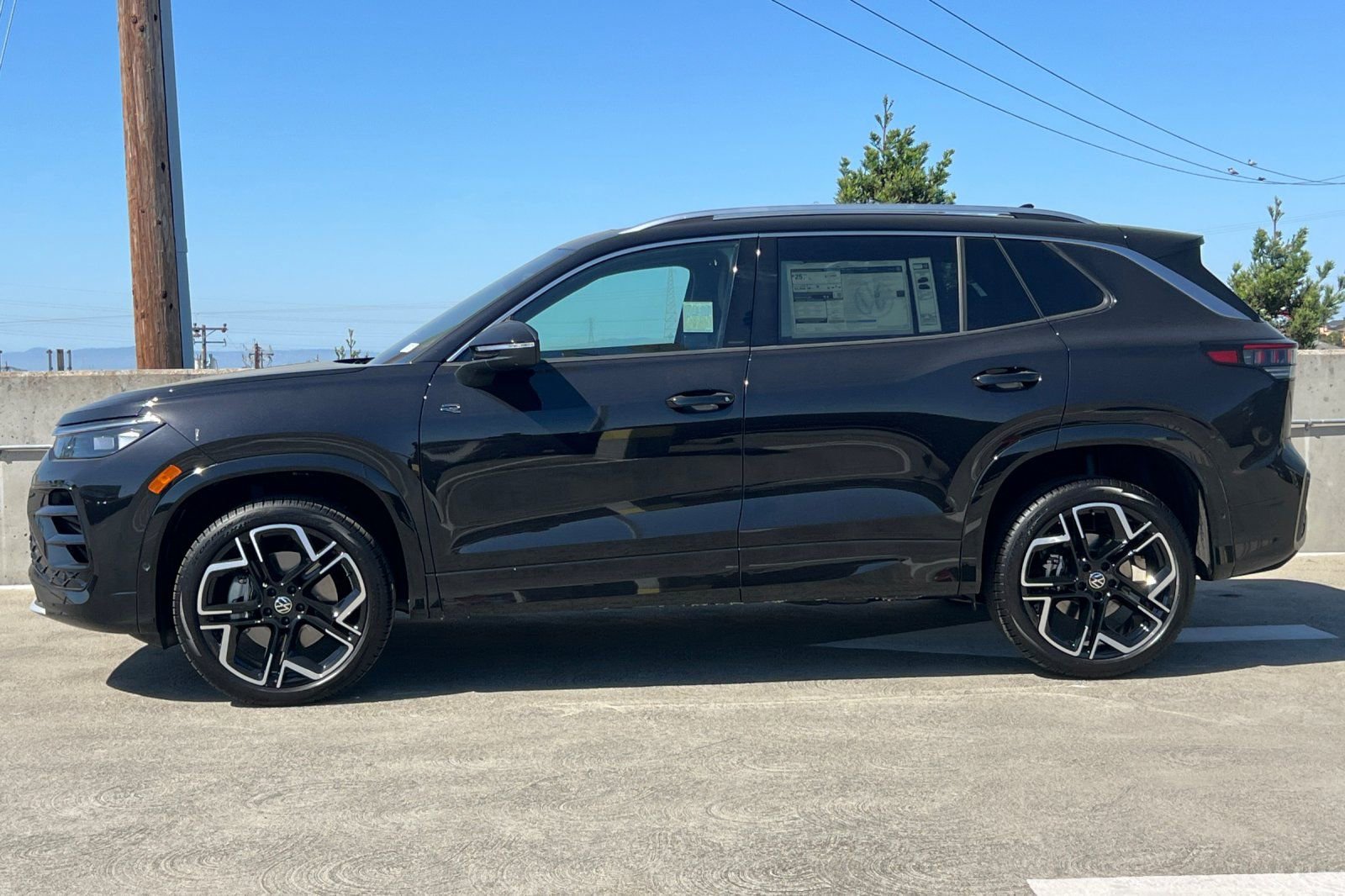 New 2026 Volkswagen Tiguan SEL R-Line AWD/4WD image 7