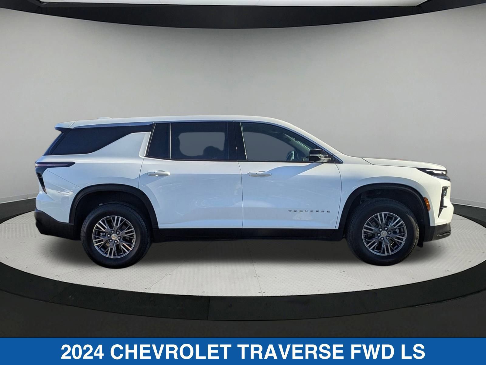 Used 2024 Chevrolet Traverse LS image 2