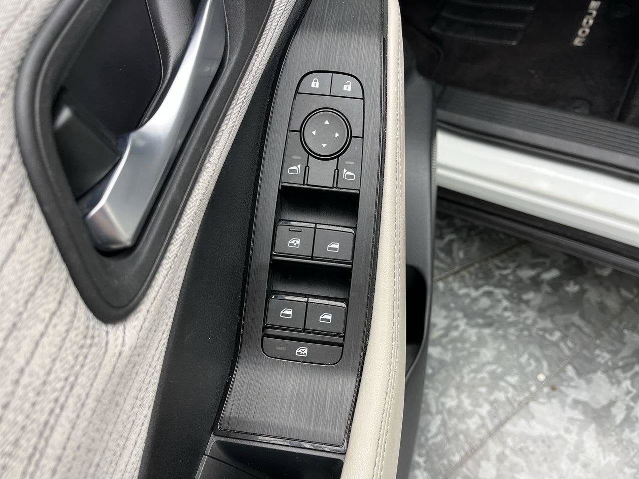 Used 2023 Nissan Rogue SV AWD/4WD image 7