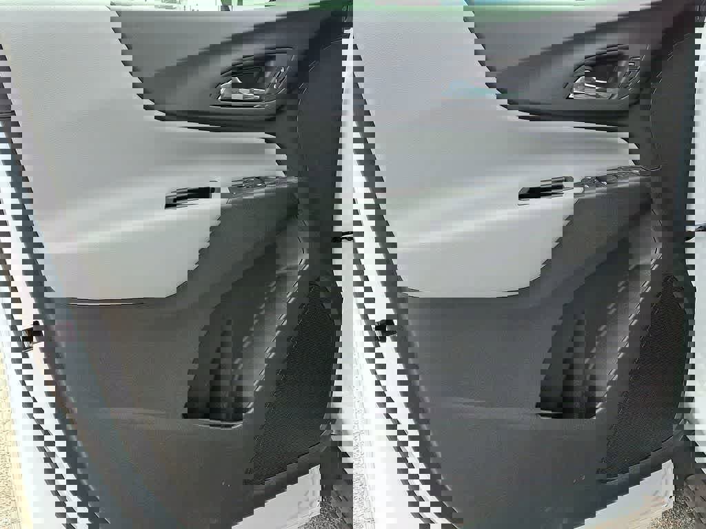 Used 2023 Chevrolet Equinox LS w/ Driver Confidence II Package image 11