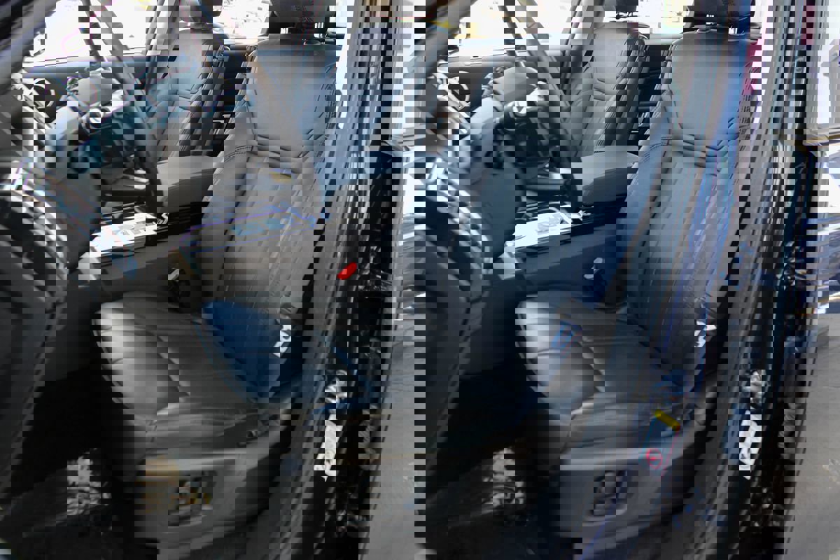 Used 2019 Land Rover Discovery HSE image 14