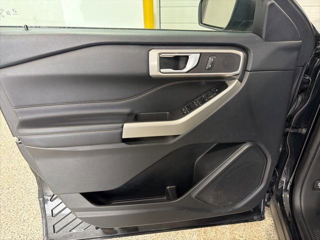 Used 2023 Ford Explorer XLT image 9